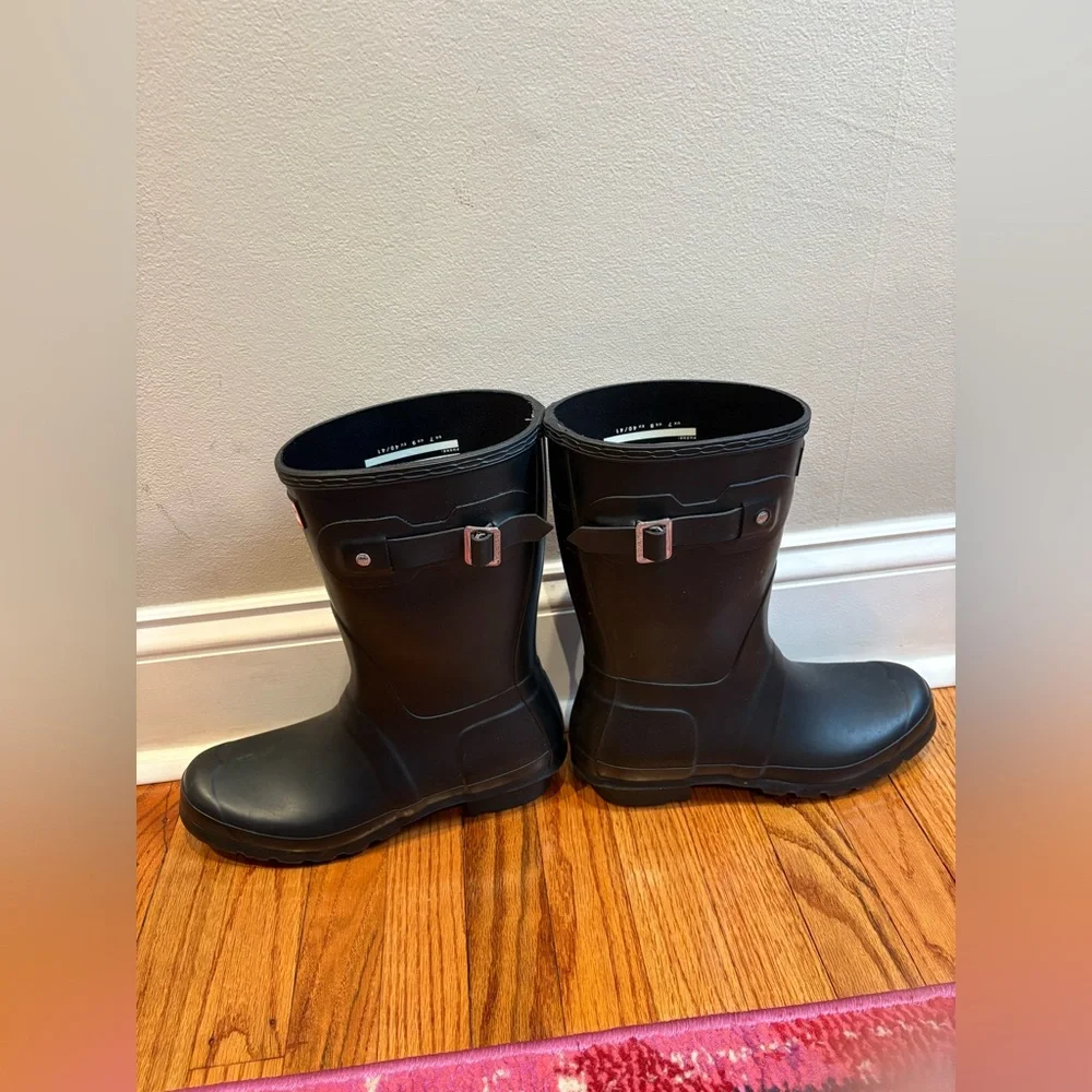 Hunter Classic Black Waterproof Boots - Picture 4 of 9